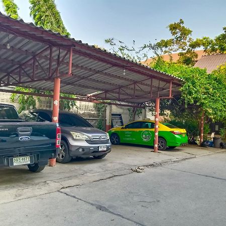 Banyan Resort Bangsaen Bagian luar foto