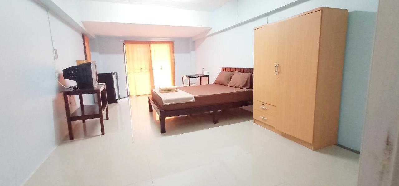 Banyan Resort Bangsaen Bagian luar foto