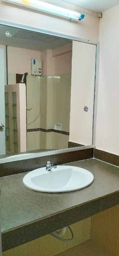 Banyan Resort Bangsaen Bagian luar foto