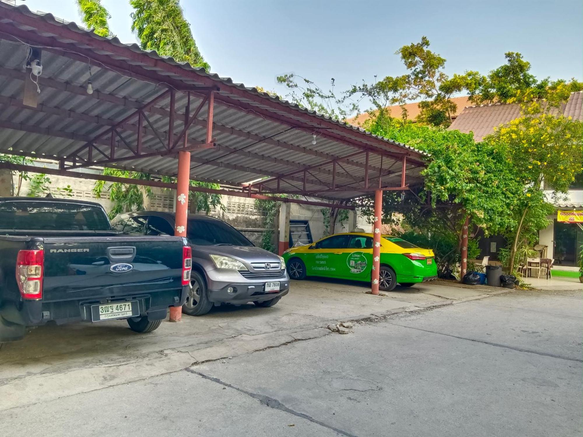Banyan Resort Bangsaen Bagian luar foto