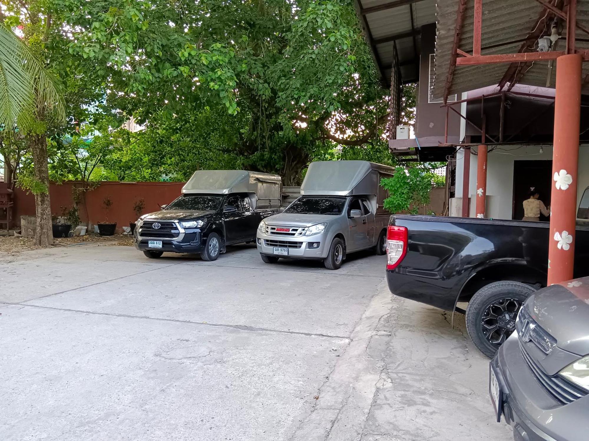 Banyan Resort Bangsaen Bagian luar foto